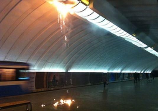 У Києві димить станція метро. Фото