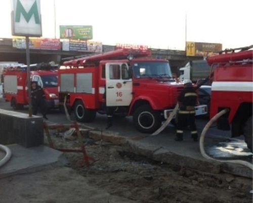 Станції метро "Осокорки", "Позняки" та "Славутич" закриті Станції метро "Осокорки", "Позняки" та "Славутич" закриті