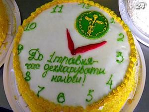 Податкова закликає вчасно декларувати доходи тортами Податкова закликає вчасно декларувати доходи тортами