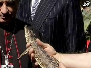 Римский зоопарк расстался с "папским" крокодилом Римский зоопарк расстался с "папским" крокодилом