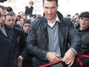 Володимир Кличко відкрив у Дніпродзержинську спортивну школу Володимир Кличко відкрив у Дніпродзержинську спортивну школу