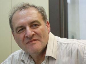 Біля Ради люди підтримують в омбудсмени Євгена Захарова Біля Ради люди підтримують в омбудсмени Євгена Захарова