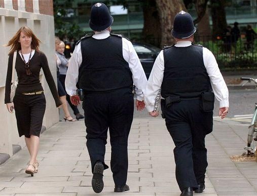 В Британии полицейских хотят наказывать за избыточный вес