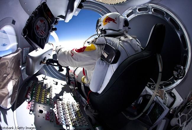 Австриец готовится к прыжку с 36-километровой высоты Австриец готовится к прыжку с 36-километровой высоты