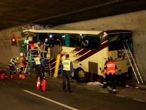 Водитель автобуса в Швейцарии был трезв, но мог отвлечься на DVD Водитель автобуса в Швейцарии был трезв, но мог отвлечься на DVD