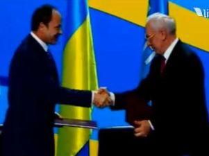 "Сильная Украина" теперь с Партией Регионов "Сильная Украина" теперь с Партией Регионов