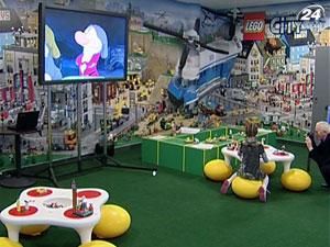 В НСК "Олимпийский" открыли детскую комнату В НСК "Олимпийский" открыли детскую комнату