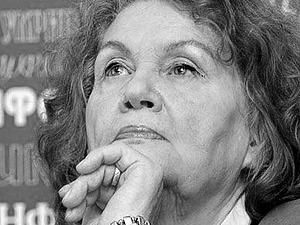 Лина Костенко отменила свои встречи с читателями из-за провокационных инсинуаций Лина Костенко отменила свои встречи с читателями из-за провокационных инсинуаций