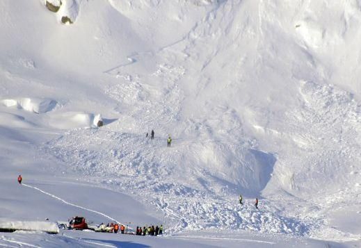 У Норвегії п'ятьох туристів засипало лавиною