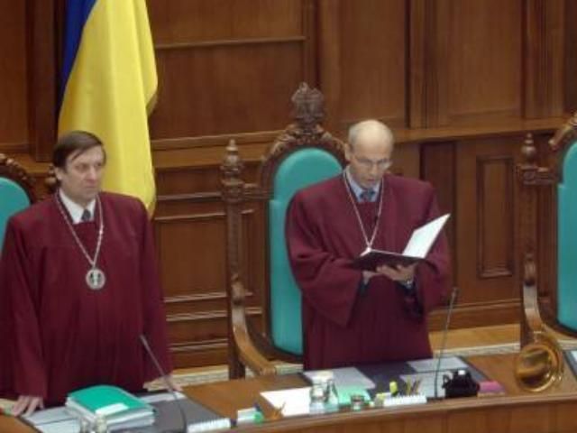 Чиновникам дозволили бути акціонерами компаній