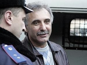 Екс-спікера ВР Криму відпустили з-під варти в залі суду Екс-спікера ВР Криму відпустили з-під варти в залі суду