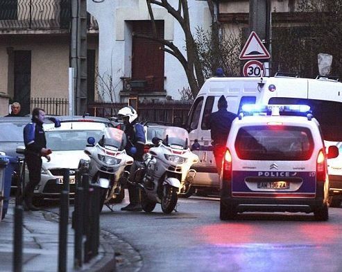 Заблокований в Тулузі терорист пообіцяв здатися