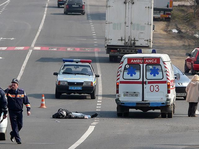 Донька закарпатського регіонала збила мотоцикліста Донька закарпатського регіонала збила мотоцикліста