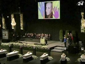 15 тисяч людей прийшли попрощатися з жертвами ДТП у Швейцарії 15 тисяч людей прийшли попрощатися з жертвами ДТП у Швейцарії