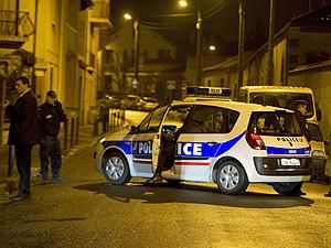 Спецназ вошел в квартиру "тулузского убийцы" Спецназ вошел в квартиру "тулузского убийцы"