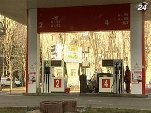 Дорогий бензин змушує автомобілістів пересідати на громадський транспорт Дорогий бензин змушує автомобілістів пересідати на громадський транспорт