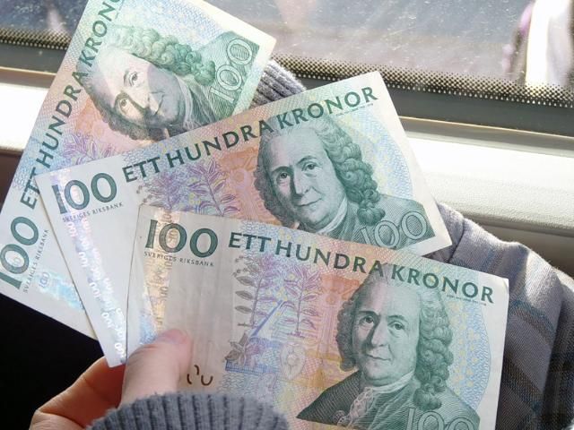 Шведи хочуть повністю відмовитися від готівки Шведи хочуть повністю відмовитися від готівки