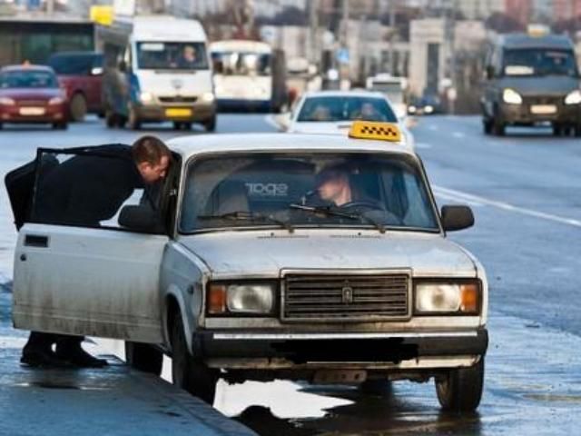 У таксистів без ліцензії забиратимуть автомобіль У таксистів без ліцензії забиратимуть автомобіль