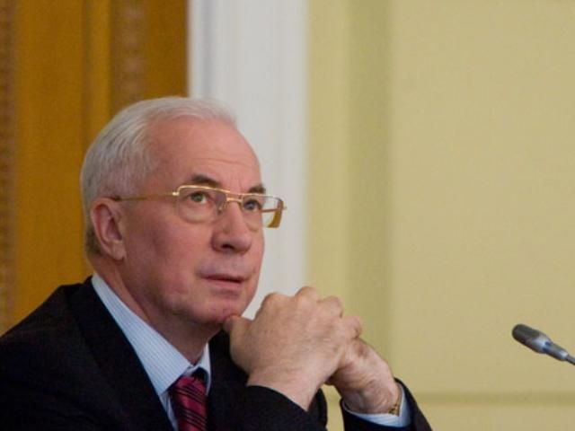 Азаров: Малий і середній бізнес не платить податки Азаров: Малий і середній бізнес не платить податки