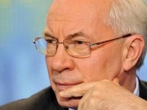 Азаров пригадав, як лазив на дах собору