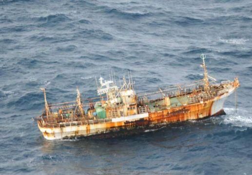 Через рік після цунамі до Канади прибило японське судно Через рік після цунамі до Канади прибило японське судно