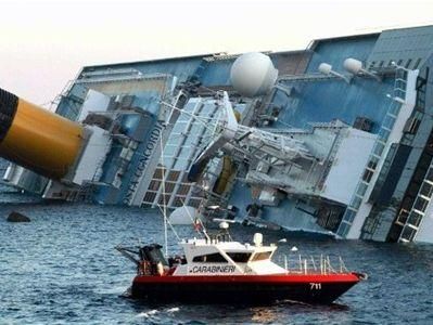 С затопленного Costa Concordia откачали топливо С затопленного Costa Concordia откачали топливо