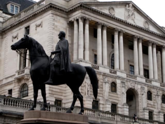 Банк Англії радить запасатися грошима