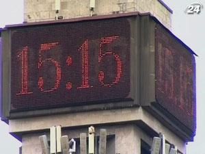 Згідно з постановою Кабміну, стрілки годинника переведені на годину вперед Згідно з постановою Кабміну, стрілки годинника переведені на годину вперед