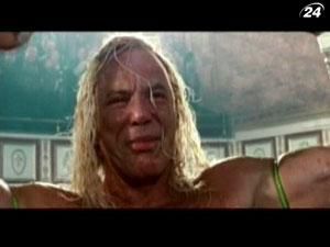 Микки Рурк отказался от роли регбиста-гея Микки Рурк отказался от роли регбиста-гея