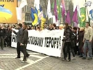 Активісти збирають підписи проти закону про мирні зібрання