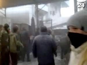 Близько сотні невідомих намагалися захопити Лук’янівський ринок Близько сотні невідомих намагалися захопити Лук’янівський ринок