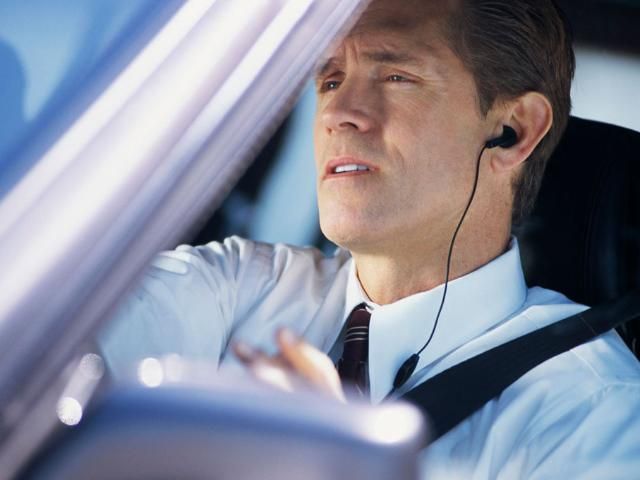 Водіїв штрафуватимуть за відсутність hands-free Водіїв штрафуватимуть за відсутність hands-free