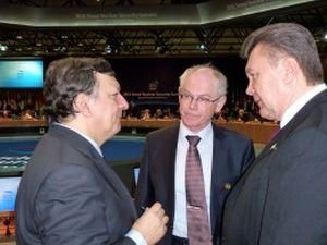 Янукович обговорив з ван Ромпеєм та Баррозу стан відносин України та ЄС