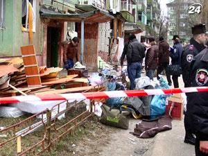 В Чернигове разбирают завалы разрушенной взрывом пятиэтажки В Чернигове разбирают завалы разрушенной взрывом пятиэтажки