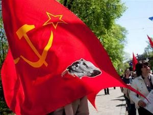 В Запорожье коммунисты подрались с милицией из-за Тягнибока