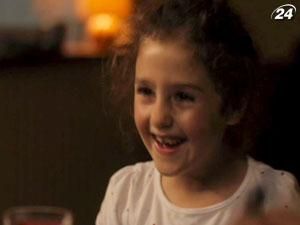 "Дівчисько": дівчинка після переїзду вдає з себе хлопчика "Дівчисько": дівчинка після переїзду вдає з себе хлопчика