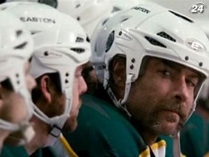 "Вышибала": хоккейный "защитник" учится стоять на коньках "Вышибала": хоккейный "защитник" учится стоять на коньках