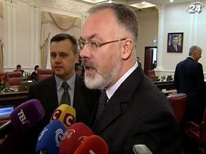 Табачник объяснил, что учебник за 647 гривен - в рамках закона Табачник объяснил, что учебник за 647 гривен - в рамках закона