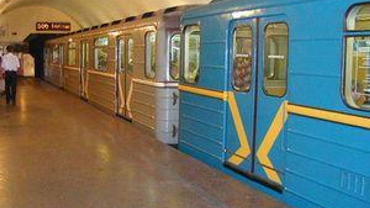 У МНС визнали, що київське метро небезпечне для пасажирів - 28 березня 2012 - Телеканал новин 24 У МНС визнали, що київське метро небезпечне для пасажирів - 28 березня 2012 - Телеканал новин 24