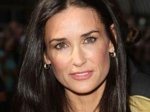 Деми Мур в отчаянии из-за романа экс-супруга Деми Мур в отчаянии из-за романа экс-супруга