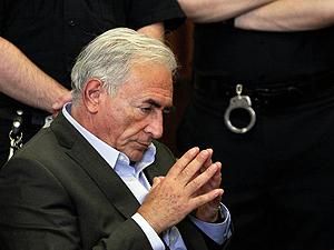 Домінік Стросс-Кан називав дівчат на вечірках "спорядженням" Домінік Стросс-Кан називав дівчат на вечірках "спорядженням"