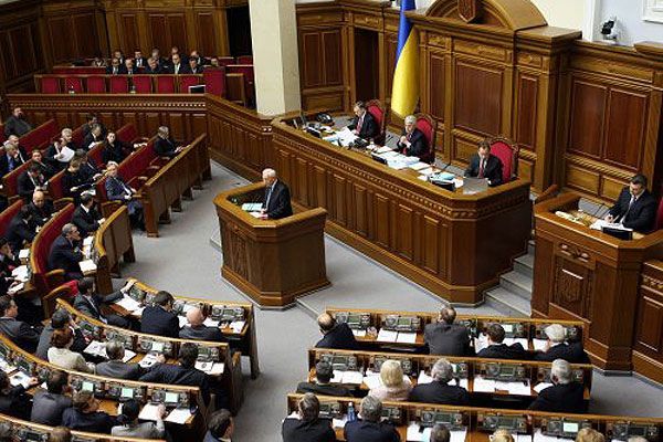 Половина депутатів згідні відпустити Тимошенко та Луценка