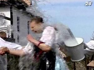 В Венгрии провели репетицию обливного понедельника В Венгрии провели репетицию обливного понедельника