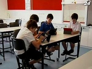 В одній із шкіл Австралії перейшли на навчання на планшетних комп'ютерах В одній із шкіл Австралії перейшли на навчання на планшетних комп'ютерах