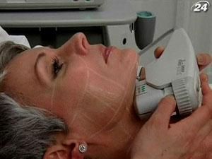 У Голлівуді підтяжку обличчя роблять за допомогою новітнього пристрою під назвою Ulthera System У Голлівуді підтяжку обличчя роблять за допомогою новітнього пристрою під назвою Ulthera System