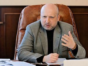 Турчинов запевнив, що доньки і чоловіка Тимошенко в списках опозиції не буде Турчинов запевнив, що доньки і чоловіка Тимошенко в списках опозиції не буде