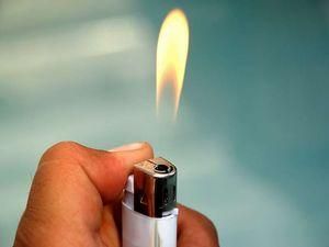 Підліток облив товариша горючою рідиною та підпалив Підліток облив товариша горючою рідиною та підпалив