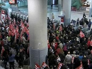 Під час загального страйку в Іспанії відбулися масові безлади Під час загального страйку в Іспанії відбулися масові безлади