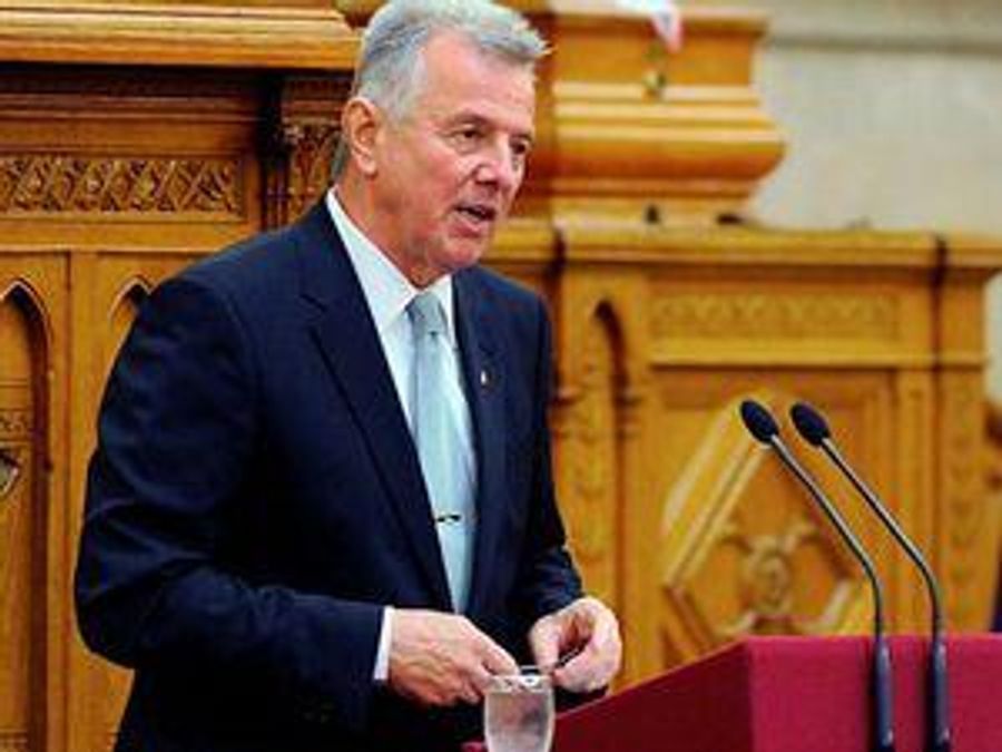 Угорського президента таки позбавили вченого ступеня через плагіат Угорського президента таки позбавили вченого ступеня через плагіат
