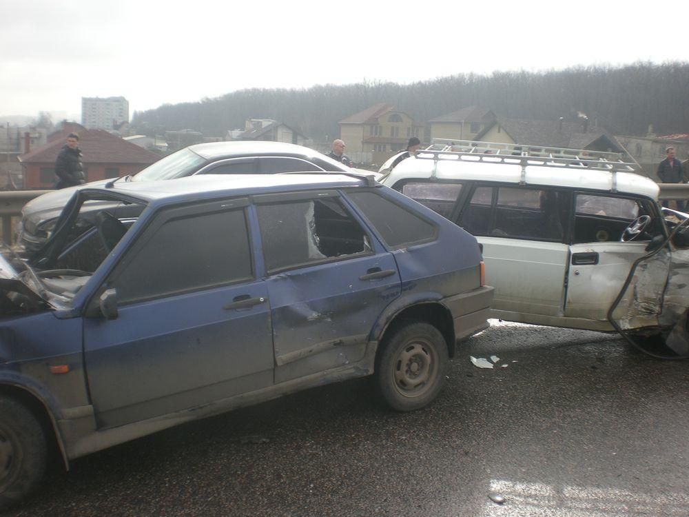 Под Харьковом столкнулись 5 авто